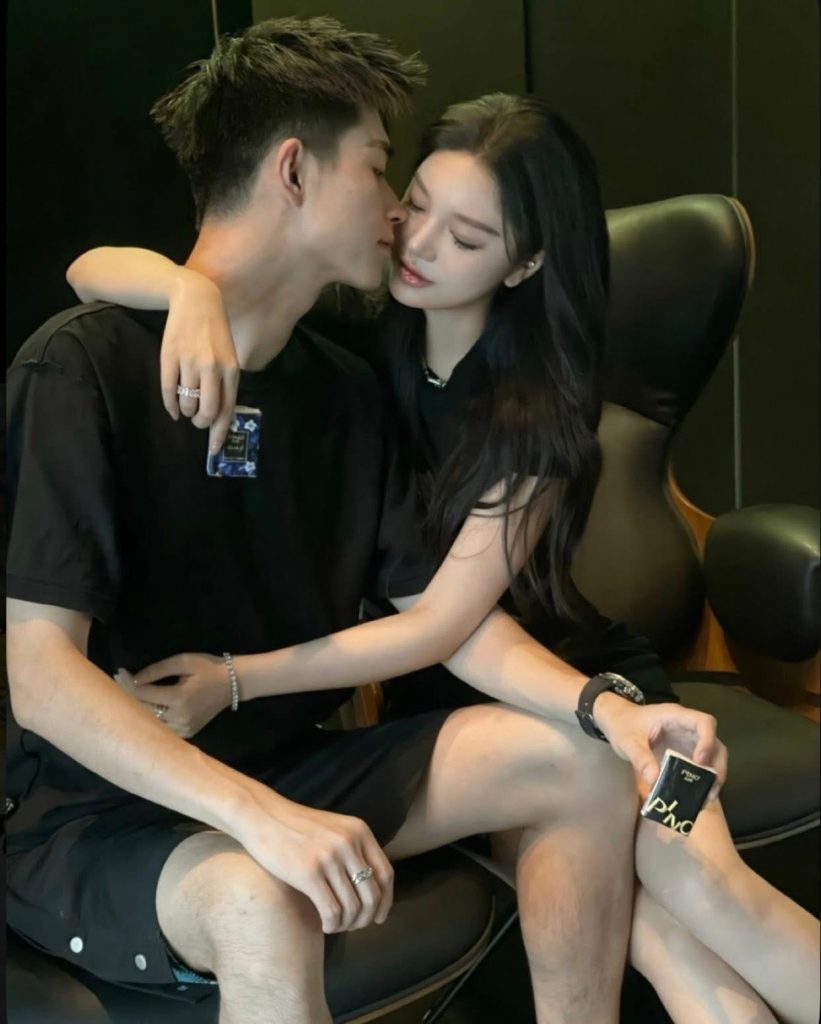 Bạn Trai Online Là Tổng Tài Công Ty Tôi